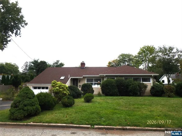 27 BRIARCLIFF Road, Hillsdale, NJ 07642