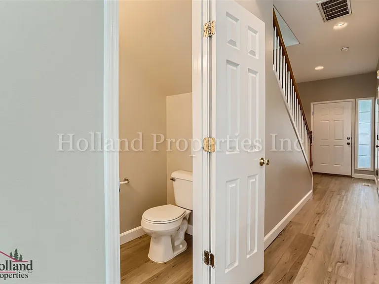 3133 NE 13th Pl — Photo 24