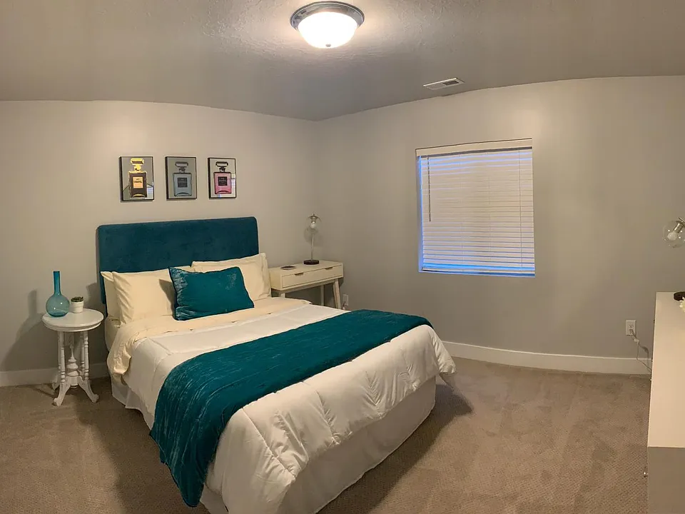 1304 N 3400 W