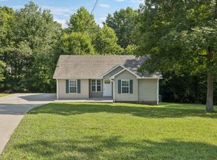 560 Grays Chapel Rd, Cunningham, TN 37052