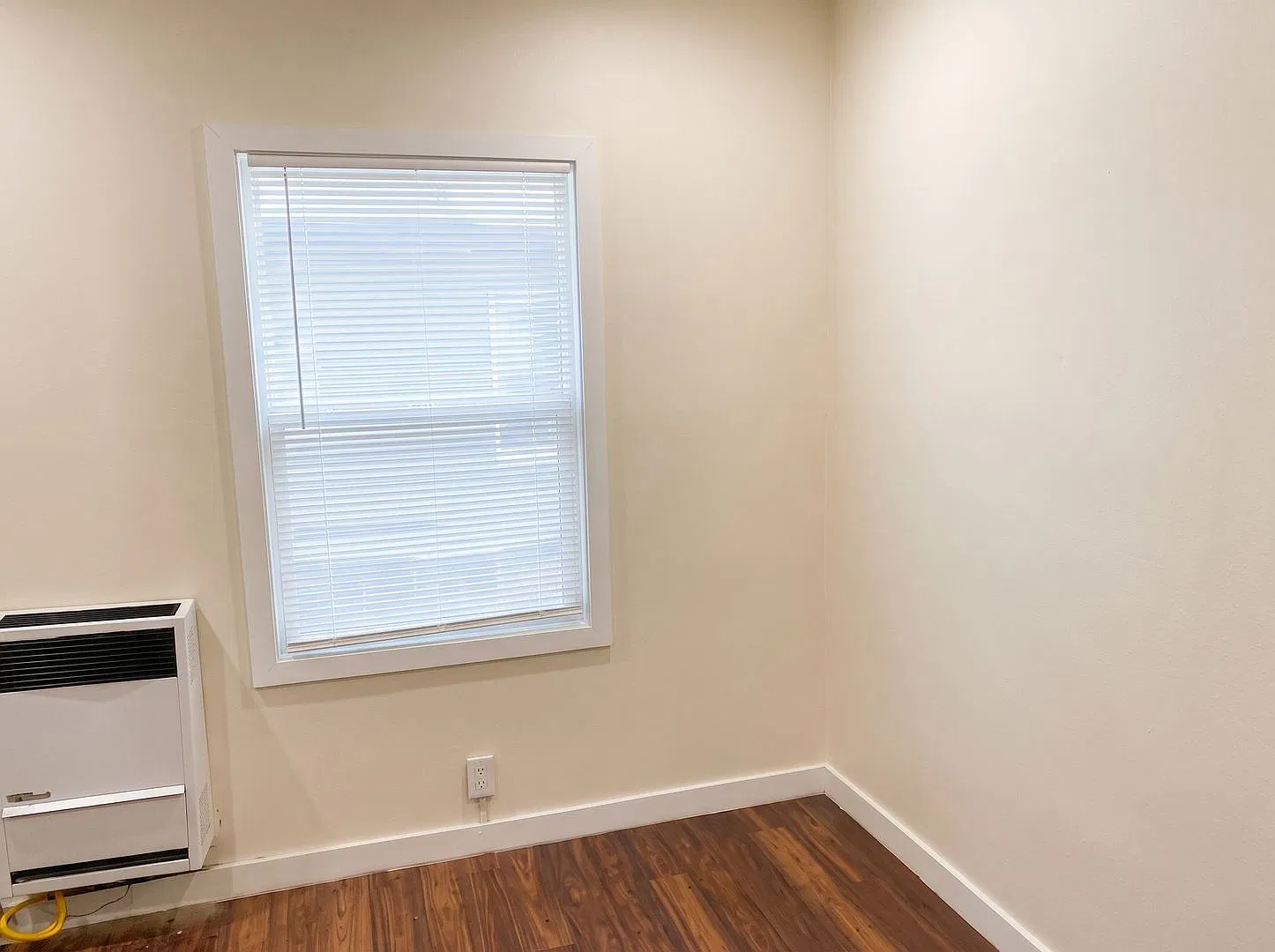 553 Stanford Ave — Photo 3
