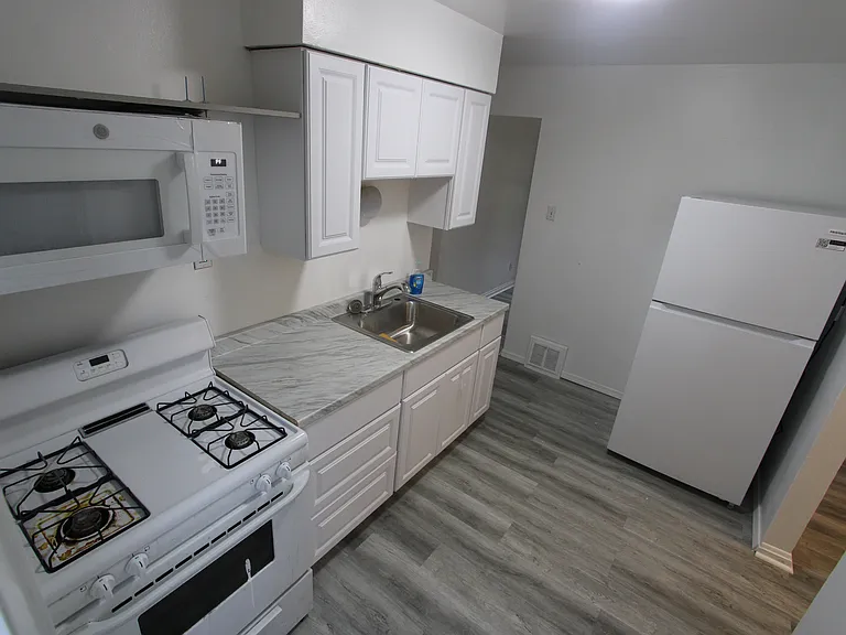 2437 Shannon Ave — Photo 5