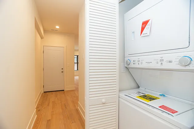 652 W Gordon Ter #1W — Photo 22