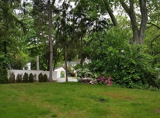 257 Schenck Ave, Great Neck, NY 11021