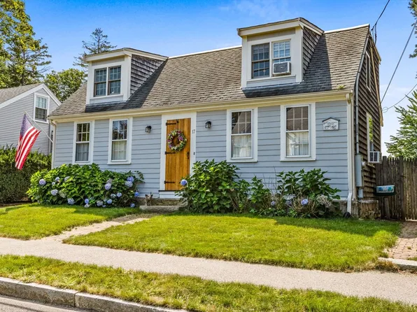 17 Pleasant St, Hingham, MA 02043