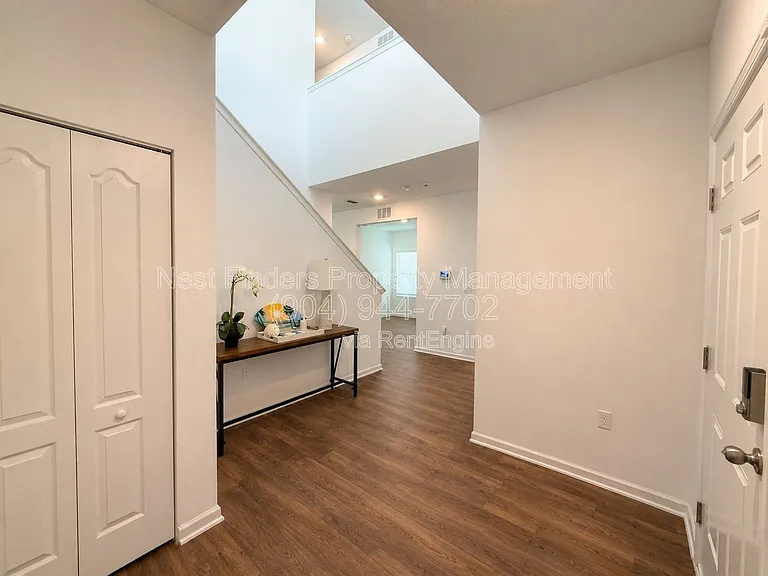 161 Chesterwood Rd — Photo 2