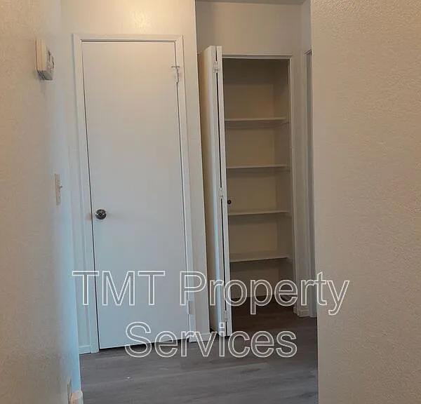 172 W Price St #2 — Photo 9