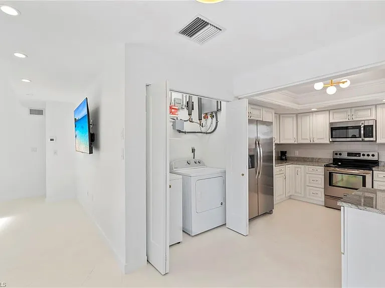 879 Meadowland Dr #C — Photo 13