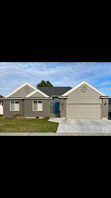 1st image of 816 SE Sentry Dr
