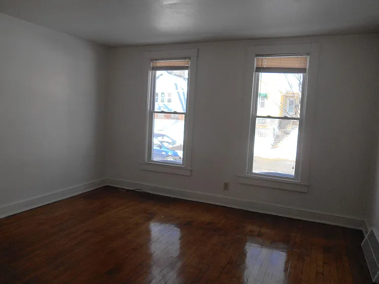 iiving room all hardwood floor