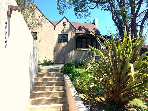 1st image of 858 Cresthaven Dr