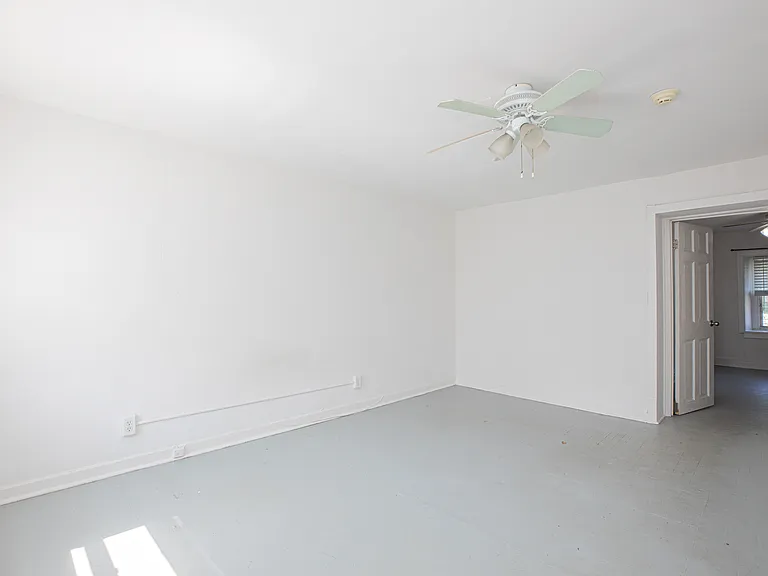 470 Conarroe St — Photo 14