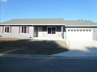 643 N Summerwood St, Roseburg, OR 97471