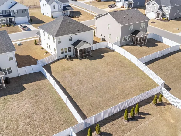 25 Hartford Ln, Fuquay Varina, NC 27526