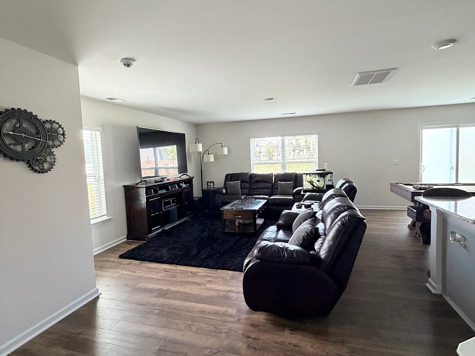 4 bed, 2.5 bath, 1901 sqft, $2,200 — Photo 3