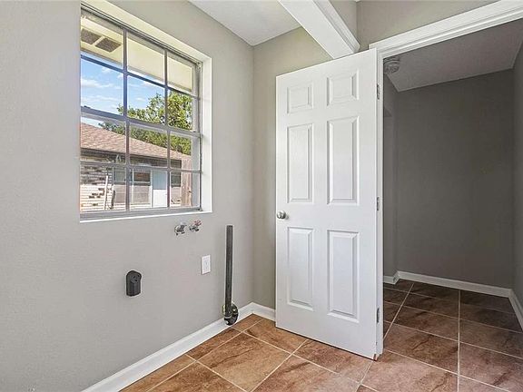 4th image of 231 Somerset St