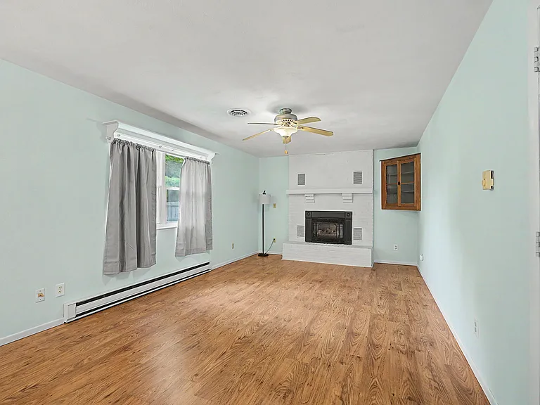 452 Jamesway Dr — Photo 4