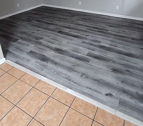 3rd image of 670 Knox Blvd Unit 23