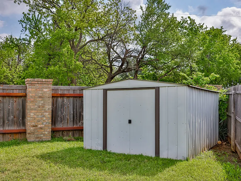 900 Vintage Ave — Photo 33