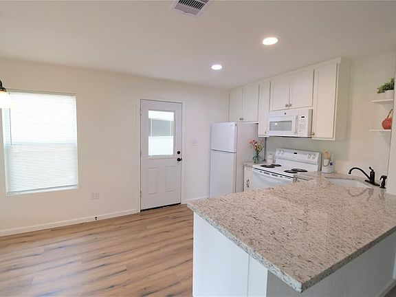 5th image of 5424 Pine St