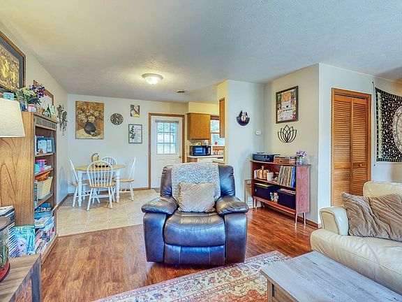 4th image of 452 S Tulip Tree Ct