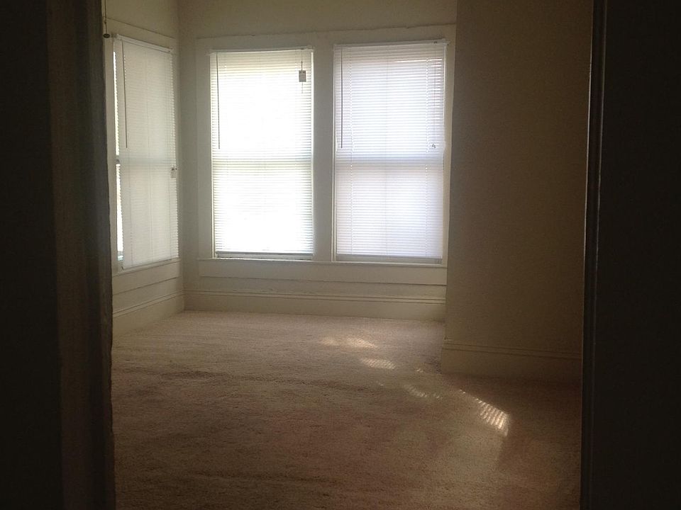 1st image of 315 Oak St APT 1