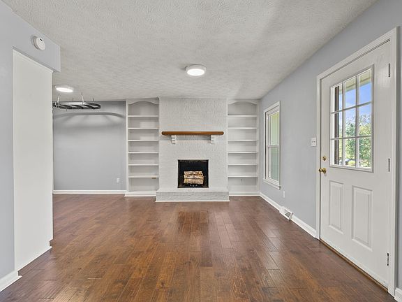 4th image of 93 Long Branch Dr