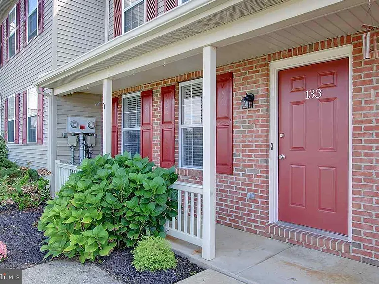 133 Chelmsford Dr — Photo 2