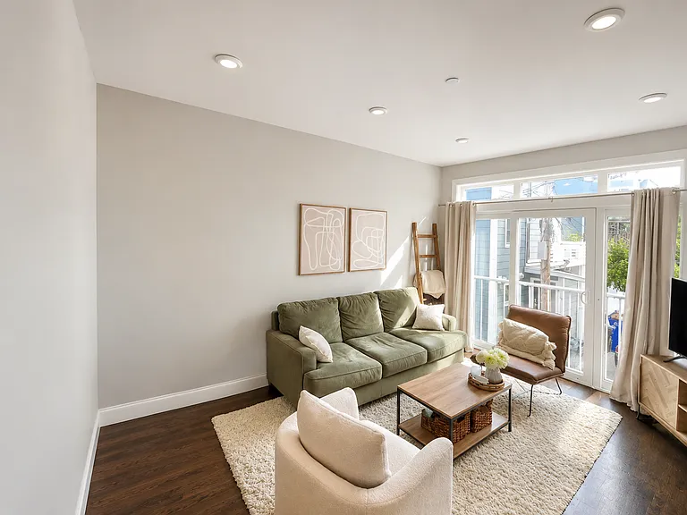 154 Gold St #1 — Photo 5