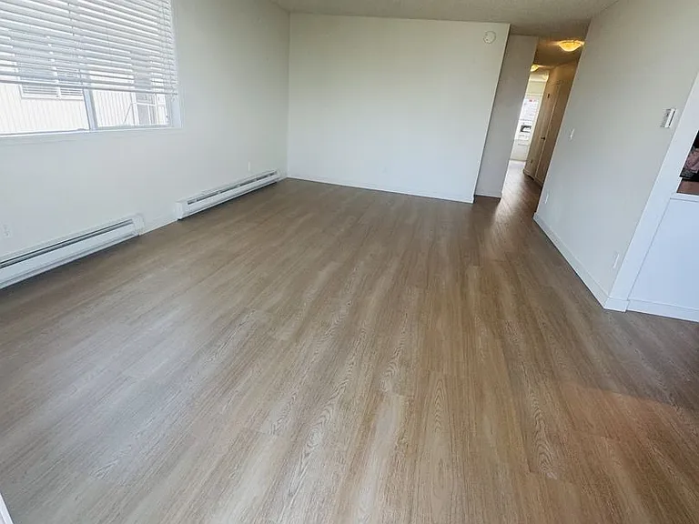 490 S State St — Photo 5