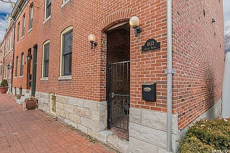 1st image of 1033 Allen Ave
