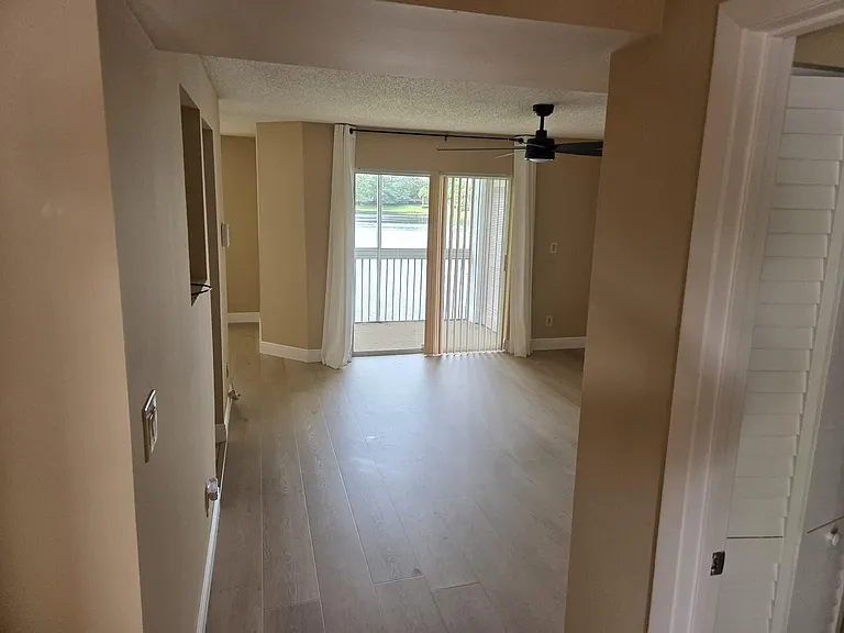708 NW 92nd Ave — Photo 3