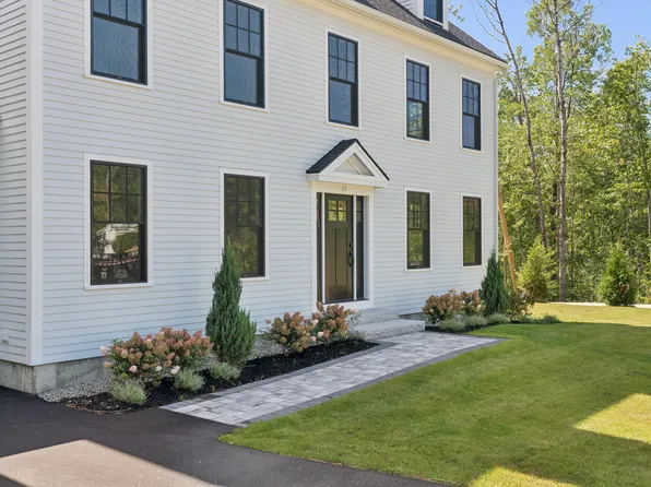 11 Acorn Avenue, Kennebunkport, ME 04046
