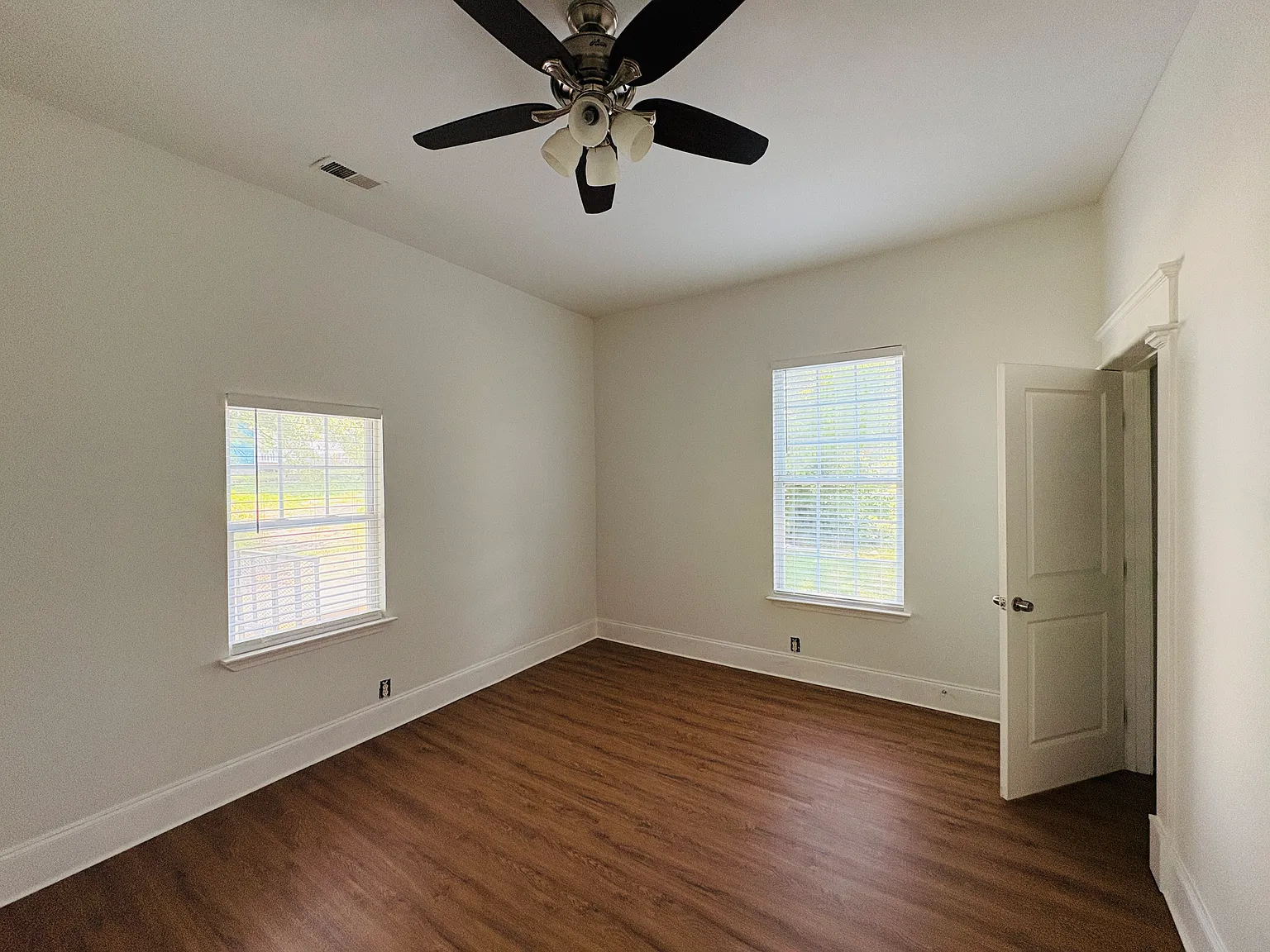 3 bed, 1.5 bath, 1102 sqft, $1,800 — Photo 4
