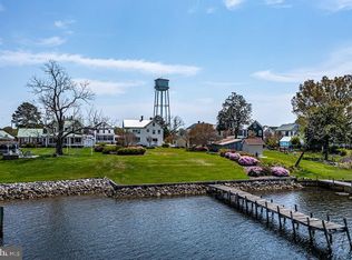 742 Main St, Reedville, VA 22539