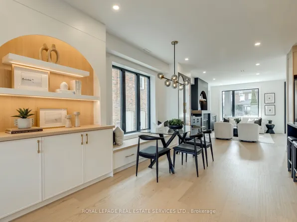 561 Durie St, Toronto, ON M6S 3H2