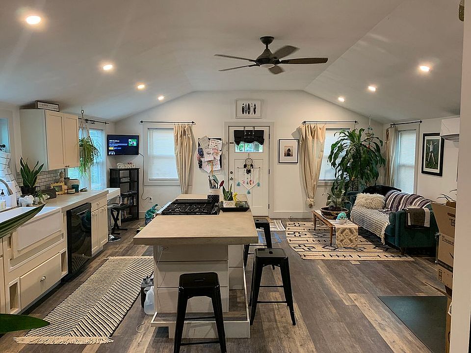 Living rm, kitchen open 