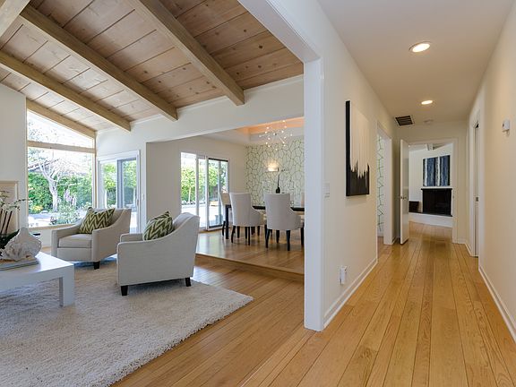 3rd image of 401 San Domingo Way