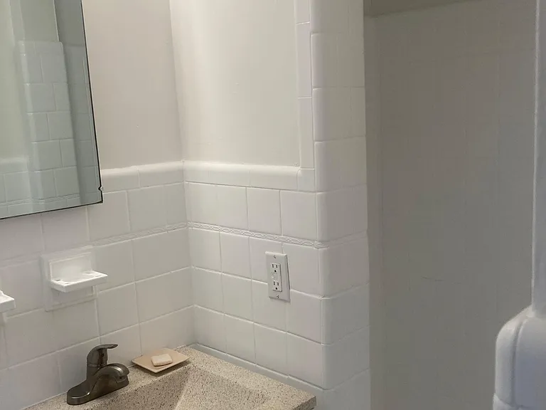 1436 Manchester St — Photo 20