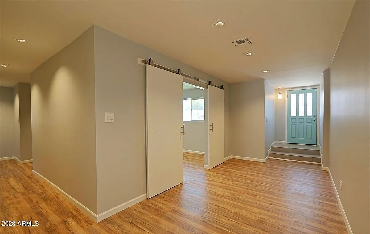 Building Photo - 14 E Balboa Dr