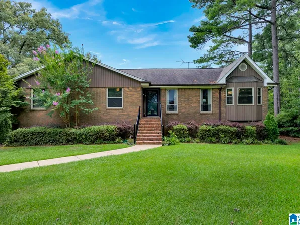1026 Dogwood Pl, Bessemer, AL 35023