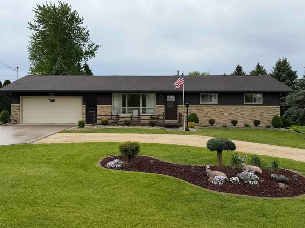 31716 Olde Castle Rd, Dyersville, IA 52040