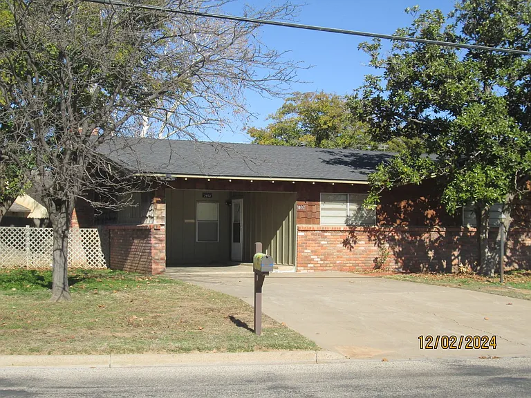 3402 W 10th St — Photo 1