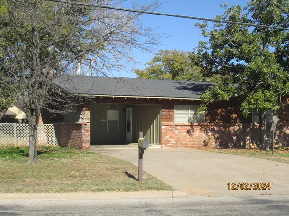3402 W 10th St, Plainview, TX 79072