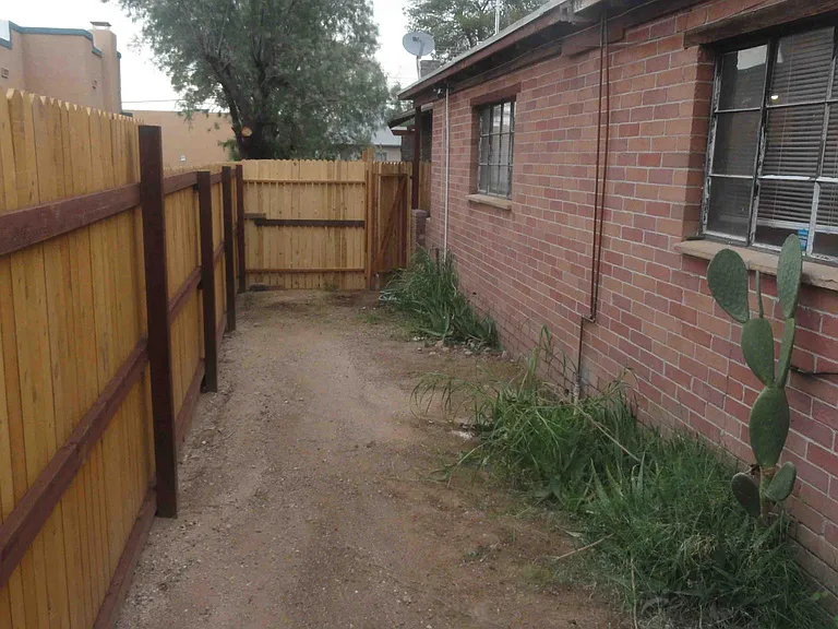 1233 N Tyndall Ave — Photo 12