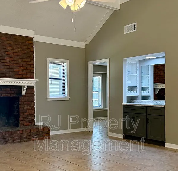 4521 Stony Point Dr — Photo 4