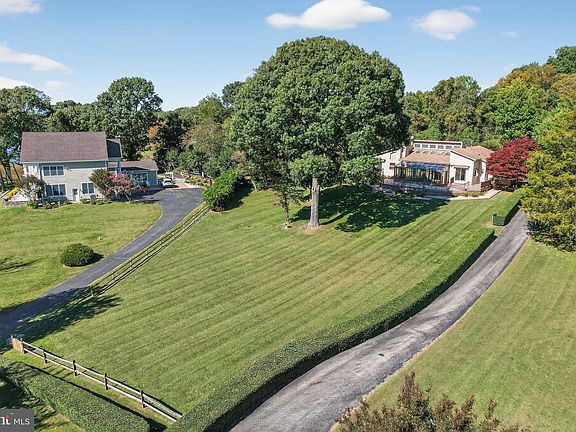 4th image of 41832 Foxwell Point Ln
