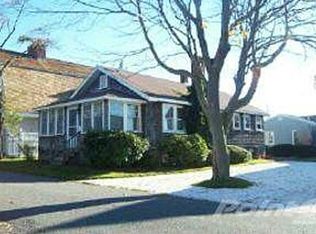 24 Melrose Ave, Falmouth, MA 02540
