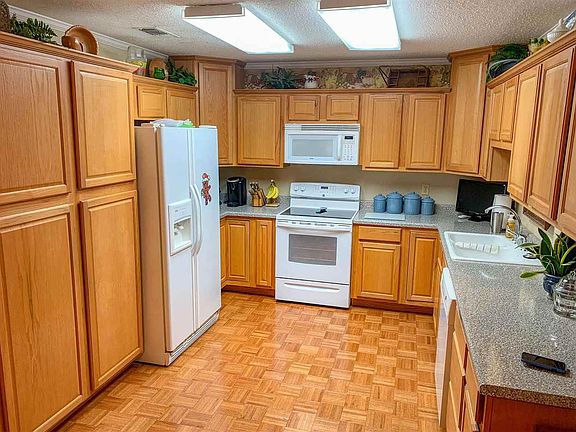 4th image of 108 Lakeside Dr