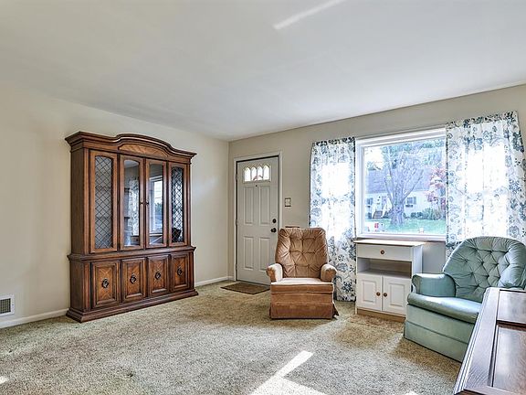 4th image of 3717 Lakewood Dr